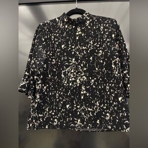 14th & Union Abstract Black and White Blouse
